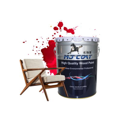 2-3 couches de peinture en PU pour une finition belle et durable sur les surfaces en bois